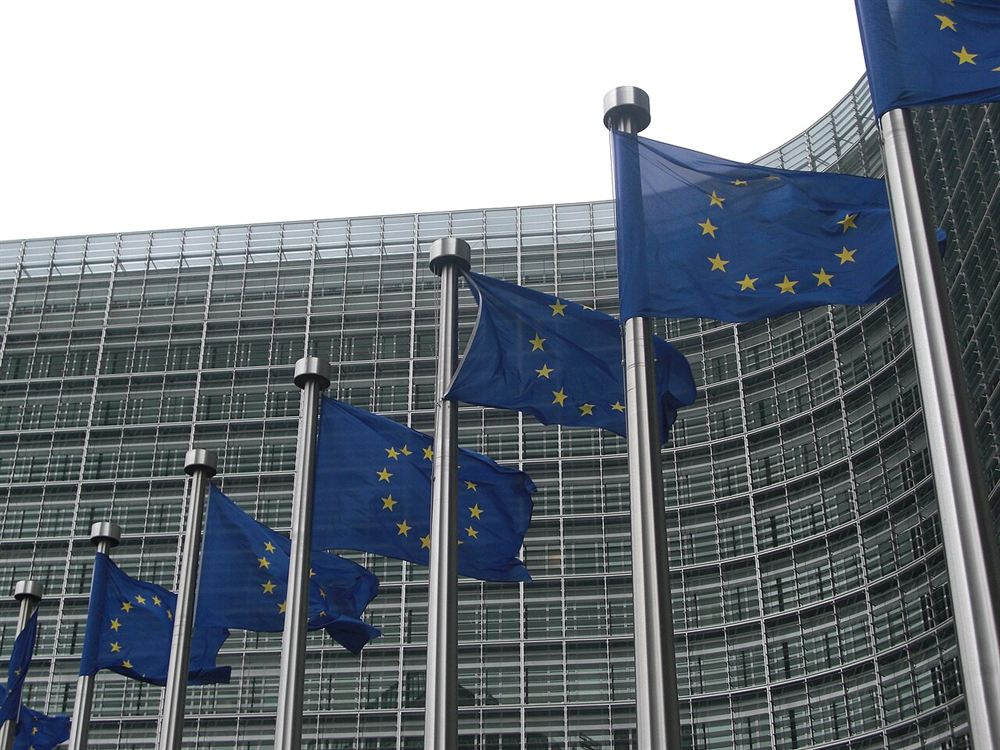 Banderas de la Unión Europea ante la sede de la Comisión Europea en Bruselas.