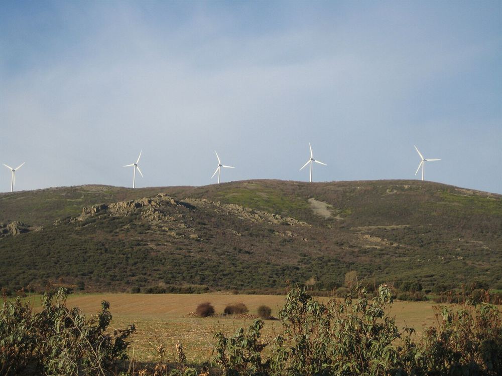 Aerogeneradores de un parque eólico en Sierra Menera, cerca de Ojos Negros, en Teruel.